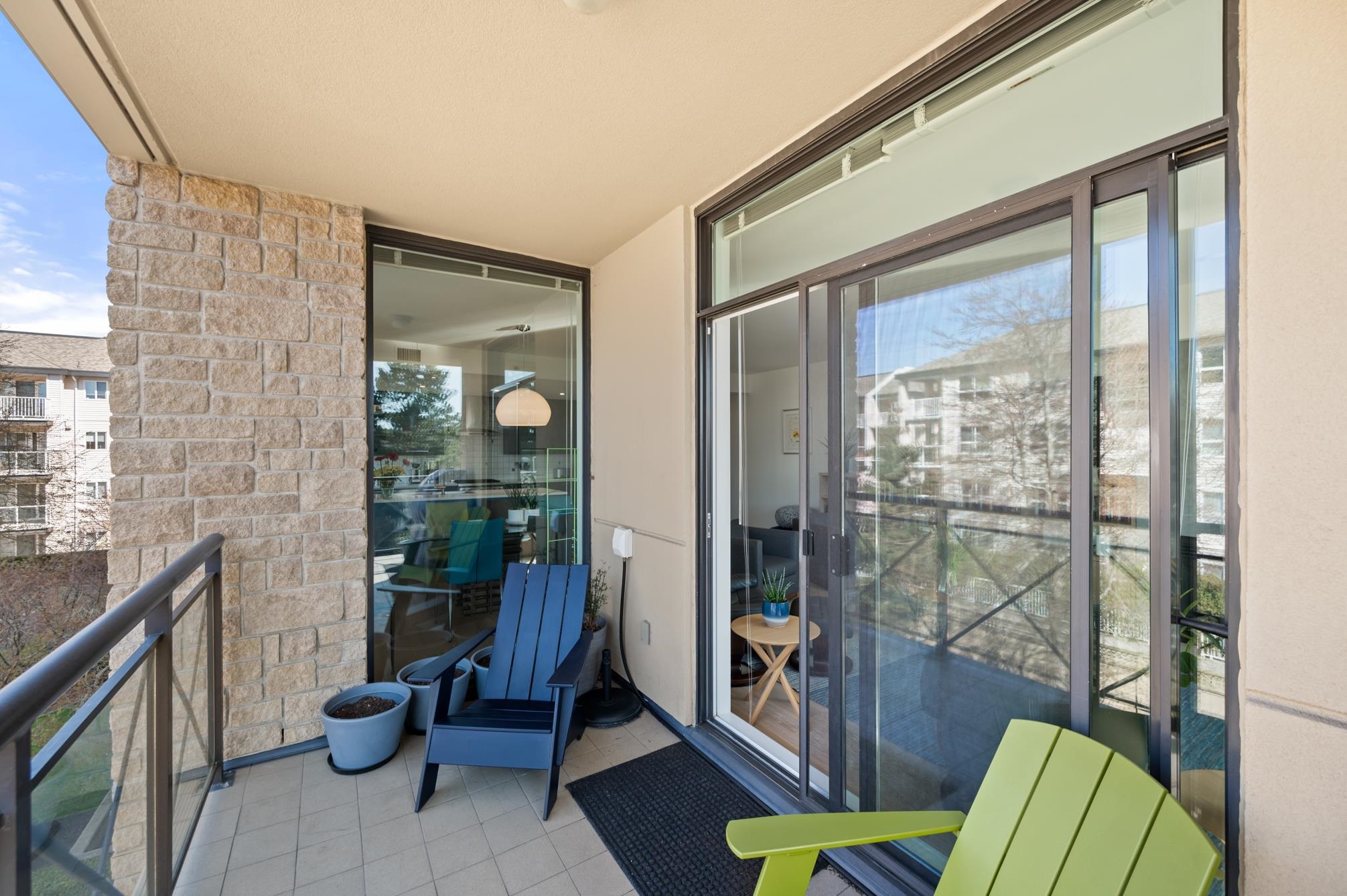 301 15445 VINE AVENUE 32