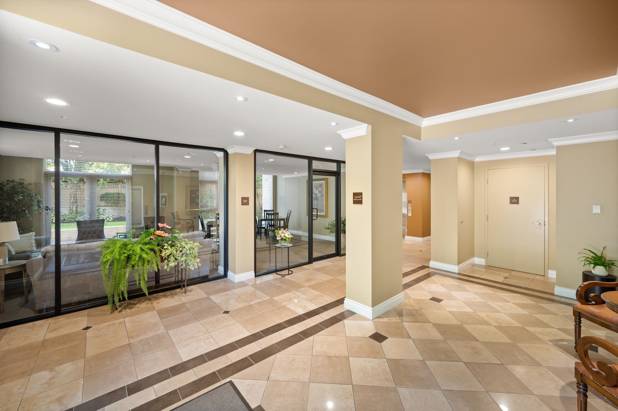 301 15445 VINE AVENUE 33