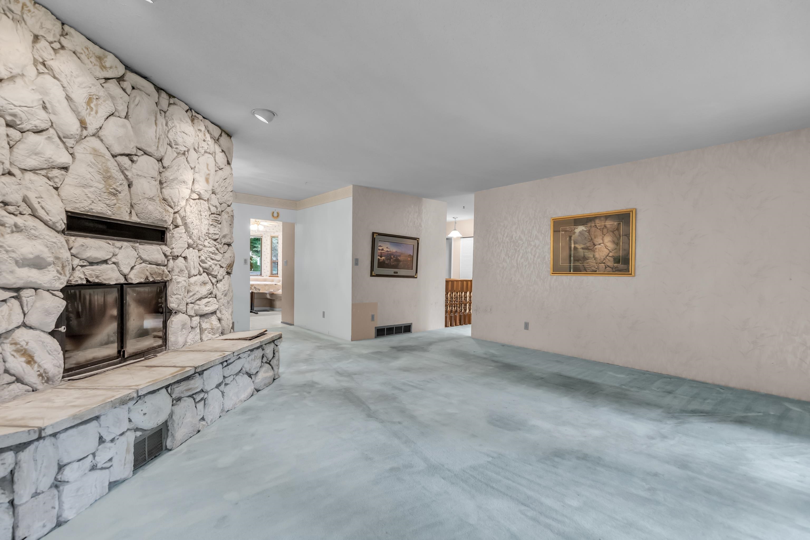 27571 128 AVENUE 8